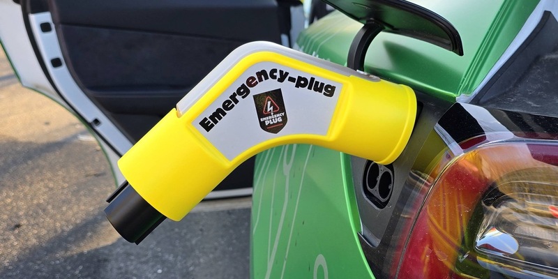 FW-RD: Verkehrsunfall auf der A 210 bei Bredenbek - PKW in Flammen - Foto: presseportal.de