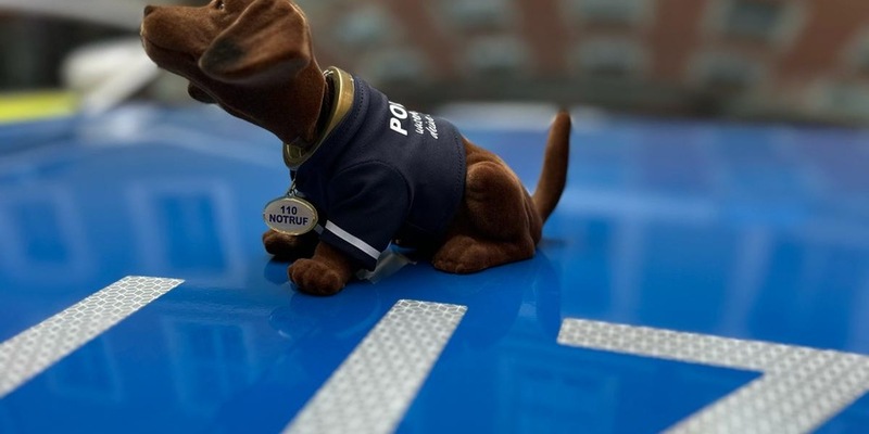 DPolG Bayern: Bayerns Polizei mit Wackeldackel auf Streife - Foto: presseportal.de