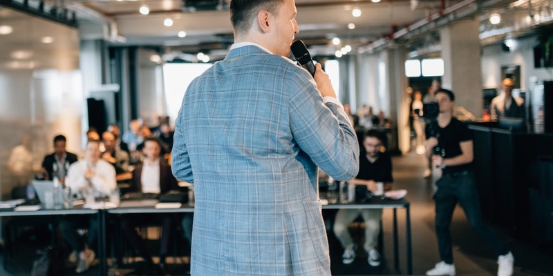 Immer gut bei Stimme - damit lässt sich Heiserkeit lindern - Foto: presseportal.de