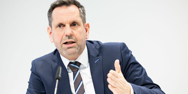 Olaf Lies musste viele Jahre darauf warten, aus dem Schatten von Stephan Weil treten zu können. (Archivbild) - Foto: Michael Matthey/dpa