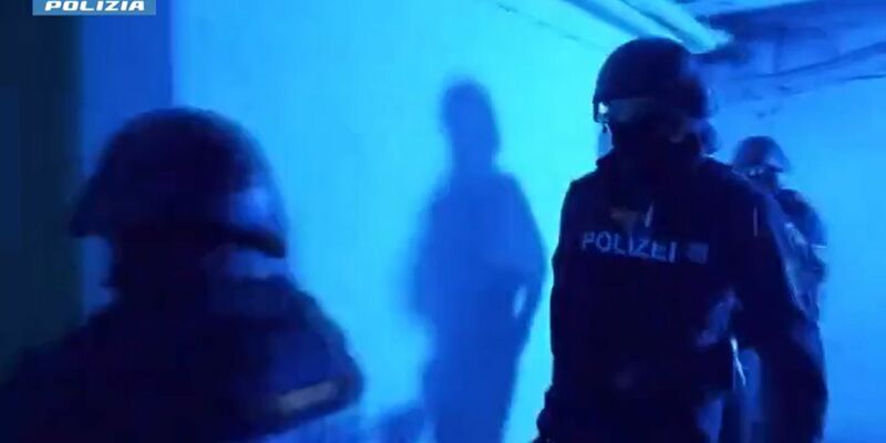 In Italien und Deutschland gab es mehrere Festnahmen. - Foto: Polizia di Stato/dpa