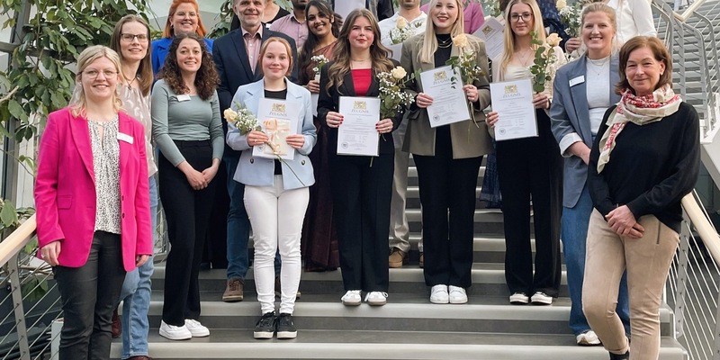 Zukunft international gestalten - Ausbildungsabschluss in der Pflege am RHÖN-KLINIKUM Campus Bad Neustadt - Foto: presseportal.de