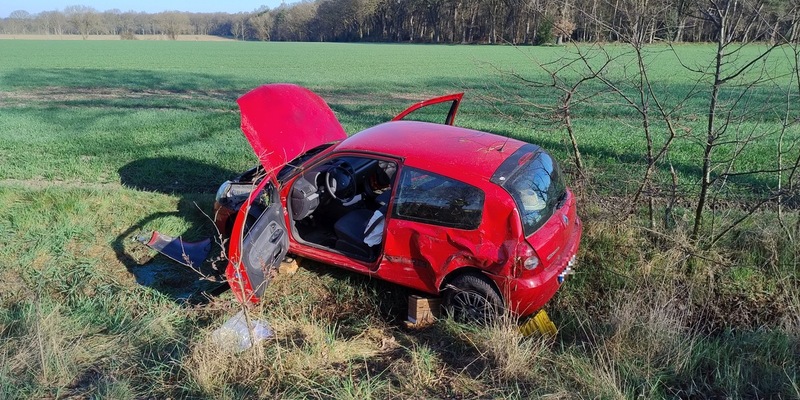 FW-Schermbeck: Unfall PKW B58 - Foto: presseportal.de