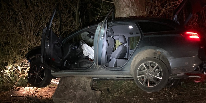 POL-KS: Zerstörten Hyundai i30 am Hegelsberg zurückgelassen: Polizei sucht Zeugen nach Unfallflucht - Foto: presseportal.de