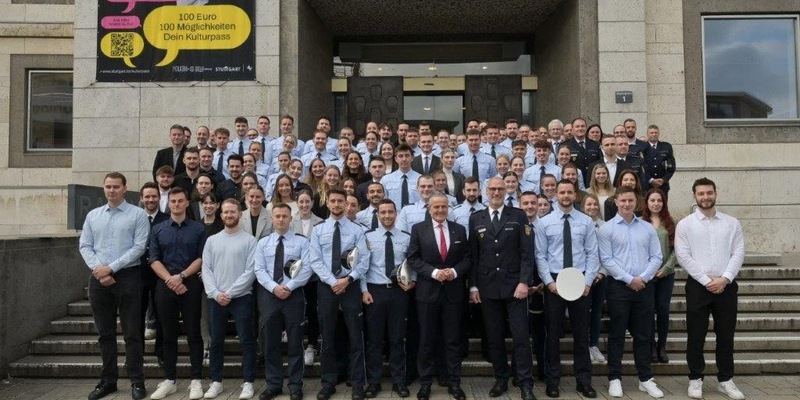 POL-S: Gemeinsame Pressemitteilung von Landeshauptstadt und Polizeipräsidium Stuttgart: Neue Beschäftigte begrüßt - Foto: presseportal.de