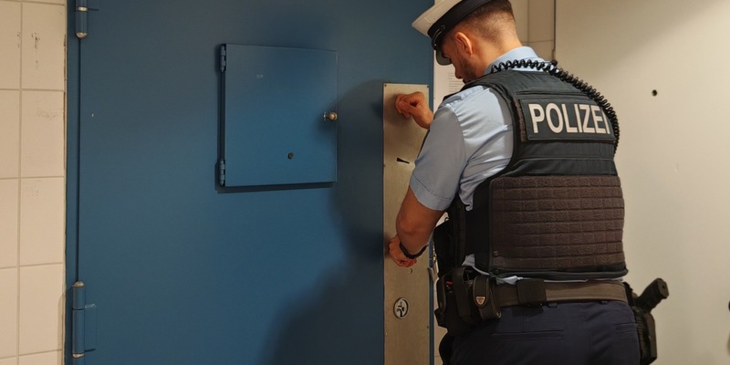 BPOL-HH: Syltreise unterbrochen: Betrunken und ohne Fahrschein im ICE-Bundespolizei muss nicht wegefähigen Mann in Gewahrsam nehmen- - Foto: presseportal.de