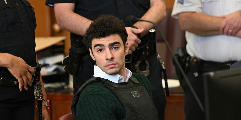 Der Angeklagte Luigi M. bei einer Anhörung vor dem Staatsgericht in Manhattan. (Archivbild) - Foto: Curtis Means/POOL DailyMail.com via AP/dpa