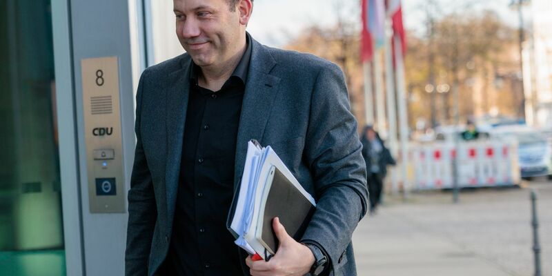 CDU, CSU und SPD berieten weiter über den geplanten Koalitionsvertrag. - Foto: Carsten Koall/dpa