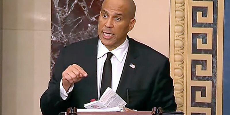 Mit seiner Marathonrede hat sich Cory Booker in den Geschichtsbüchern verewigt. - Foto: Uncredited/Senate Television/AP/dpa