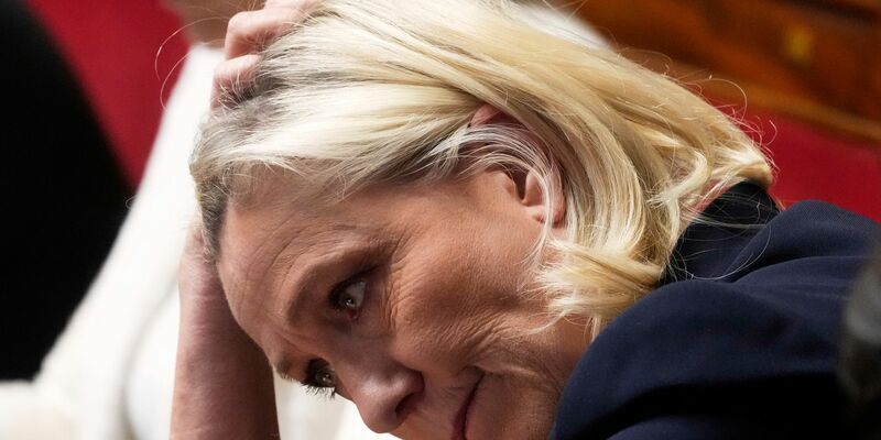 Ein Gericht hatte Le Pen befristet, aber mit sofortiger Wirkung von Wahlen ausgeschlossen. - Foto: Michel Euler/AP/dpa