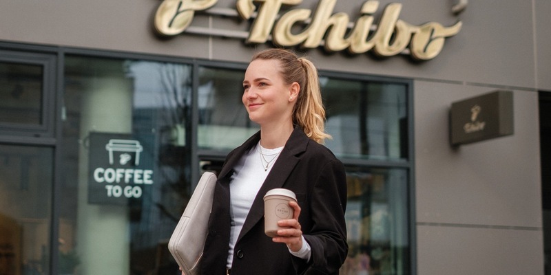 Gemeinsam für Mehrweg: Tchibo setzt in Österreich auf RECUP-Mehrwegpfandsystem - Foto: presseportal.de