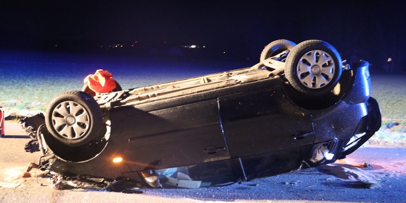 POL-HF: Ford prallt gegen Baum - Spenger fährt unter Alkoholeinfluss - Foto: presseportal.de