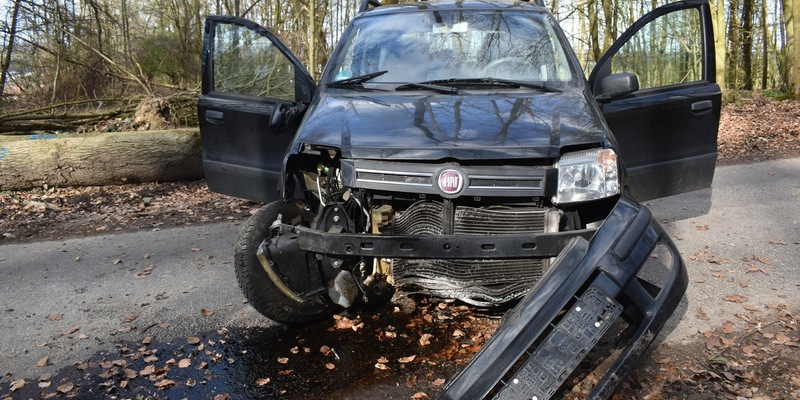 POL-NI: Autofahrerin verursacht zwei Verkehrsunfälle - Foto: presseportal.de