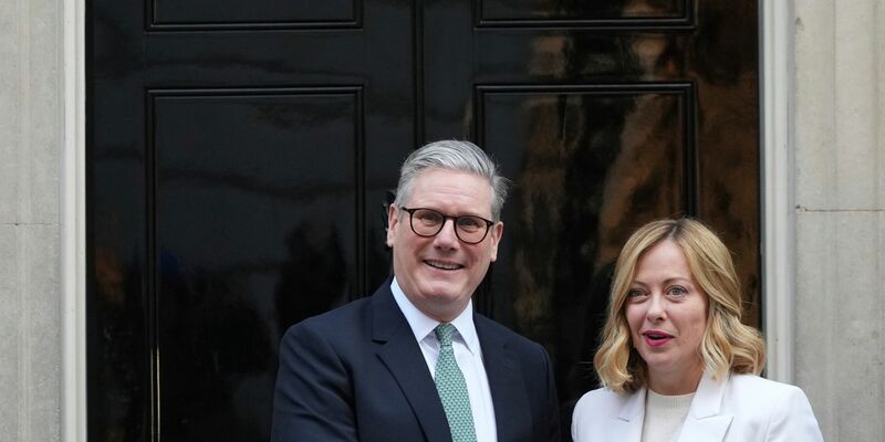 Wollen einen Handelskrieg verhindern: Der britische Premierminister Keir Starmer und Giorgia Meloni, Ministerpräsidentin von Italien. (Archivbild) - Foto: Frank Augstein/AP/dpa