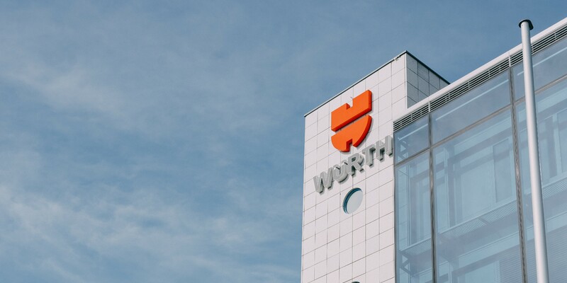 Spende: 100.000 Euro für Erdbebenopfer - Foto: © Marian Lenhard über pressetext.de