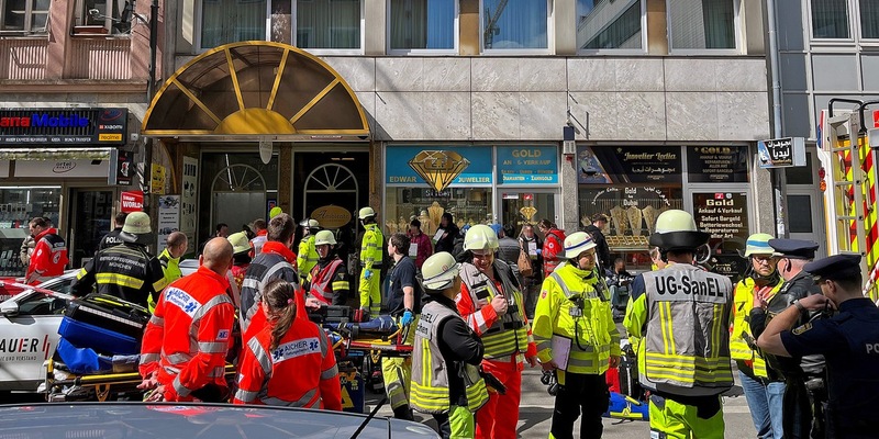 FW-M: Unbekannter Reizstoff im Gebäude sorgt für Großeinsatz (Ludwigsvorstadt) - Foto: presseportal.de