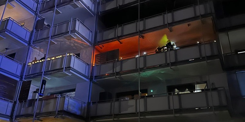 FW Bergheim: Balkonbrand in Bergheim - schnelle Eindämmung durch schnelle Anwohnerreaktion - Foto: presseportal.de