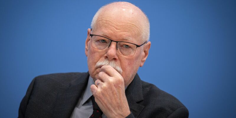 Der Vorsitzende der Innenministerkonferenz lehnt eine Absenkung des Alters für Strafmündigkeit ab. - Foto: Soeren Stache/dpa