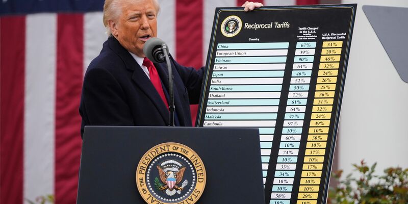 Trump: Niedrigere Zölle, wenn EU für USA Markt öffnet (Archivbild) - Foto: Mark Schiefelbein/AP/dpa
