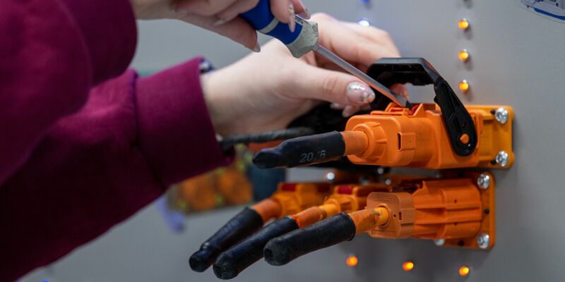 Frauen mit Meistertitel füllen Lücken im Handwerk. (Archivbild) - Foto: Hendrik Schmidt/dpa
