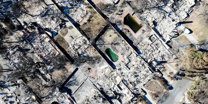 Etliche Wochen nach den Feuern wurden noch menschliche Überreste gefunden.  - Foto: Noah Berger/FR34727 AP/dpa