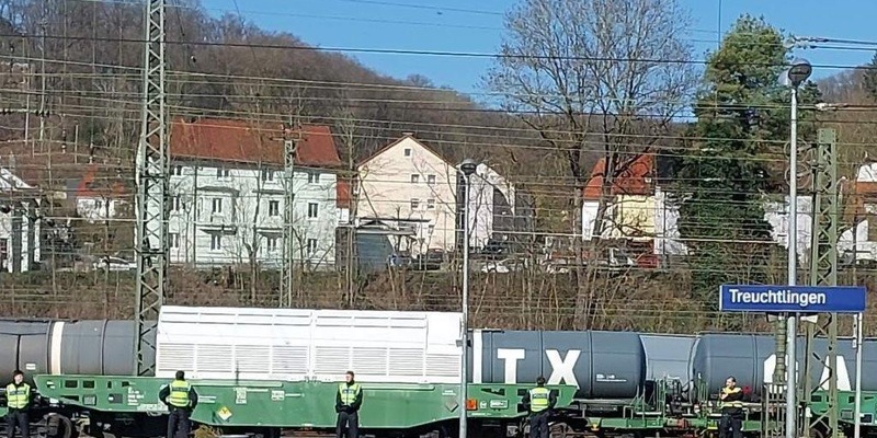 Bundespolizeidirektion München: Bilanz der Landes- und Bundespolizei zum Rückführungstransport von Abfällen aus der Wiederaufarbeitung aus dem englischen Sellafield in das niederbayerische Zwischenlager Isar - Foto: presseportal.de