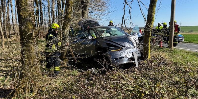 FW VG Westerburg: Mutter und Kleinkind verunfallen mit Elektrofahrzeug - Rauchentwicklung ruft Feuerwehr auf den Plan - Foto: presseportal.de