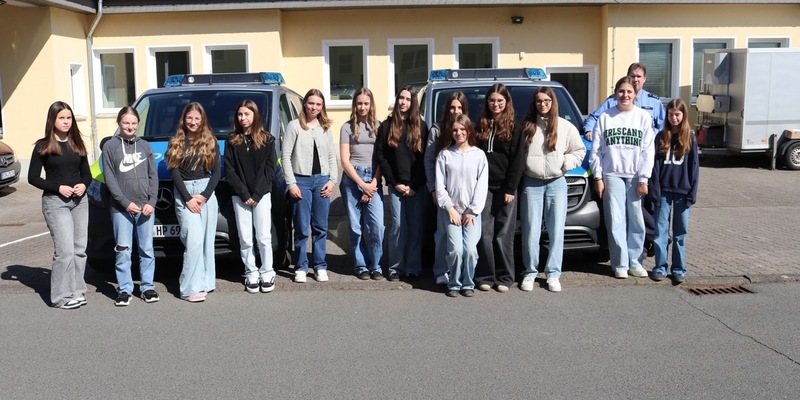 POL-ESW: Girl´s Day bei der Polizeidirektion Werra-Meißner; 13 Schülerinnen gewinnen Einblick in den Alltag der Hessischen Polizei - Foto: presseportal.de
