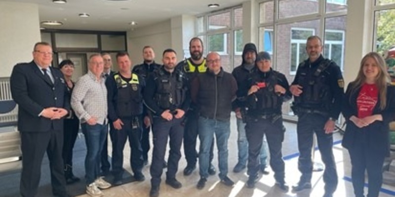 POL-DN: Fahndung nach Lebensrettern - 66 neue potenzielle Stammzellenspender registriert! - Foto: presseportal.de