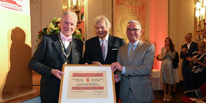 Karlheinz Kögel als Ehrenbürger der Stadt Baden-Baden ausgezeichnet / Verdienstvoller Unternehmer und Kulturförderer erhält höchste Auszeichnung der Kurstadt - Foto: presseportal.de