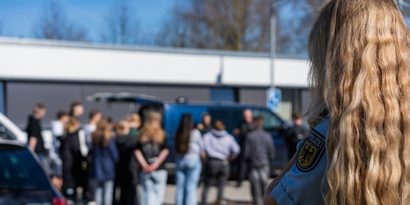 BPOL-HRO: Girls' Day bei der Bundespolizeiinspektion Rostock - Einblick in einen spannenden Beruf - Foto: presseportal.de
