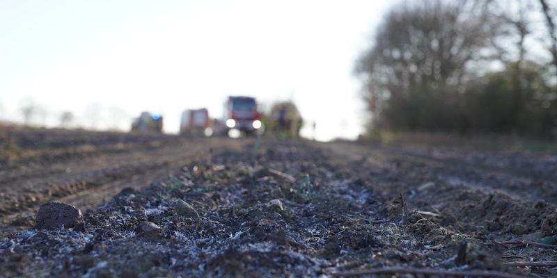 FW-SE: Zwei Hektar Feld in Flammen - Foto: presseportal.de