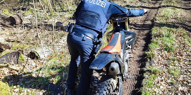 POL-NMS: 250404-4-pdnms Zeugen und Geschädigte nach Verfolgungsfahrt im Bereich Gettorf gesucht - Foto: presseportal.de