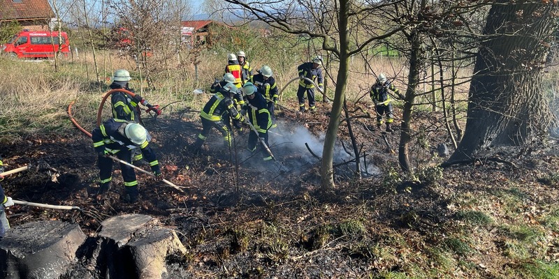 FW Hüllhorst: Waldbrand- und Flächenbrand in Hüllhorst Gemeldeter Wohnungsbrand 03. + 04.04.2025 - Foto: presseportal.de