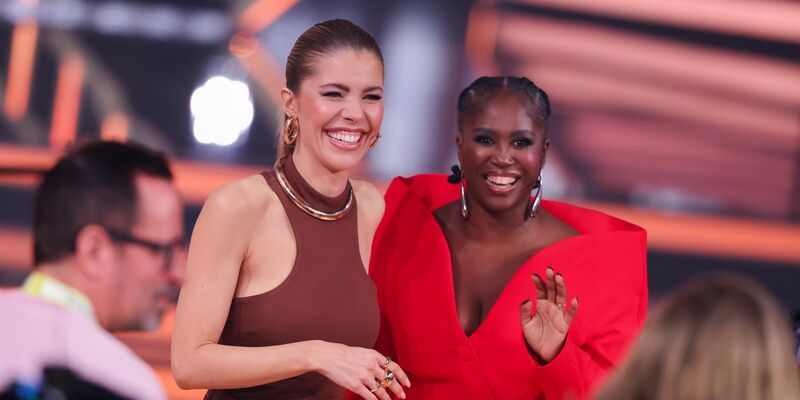 Moderatorin Victoria Swarovski und Tanz-Jurorin Motsi Mabuse eröffneten gemeinsam die RTL-Show «Let's Dance». (Archivbild) - Foto: Rolf Vennenbernd/dpa