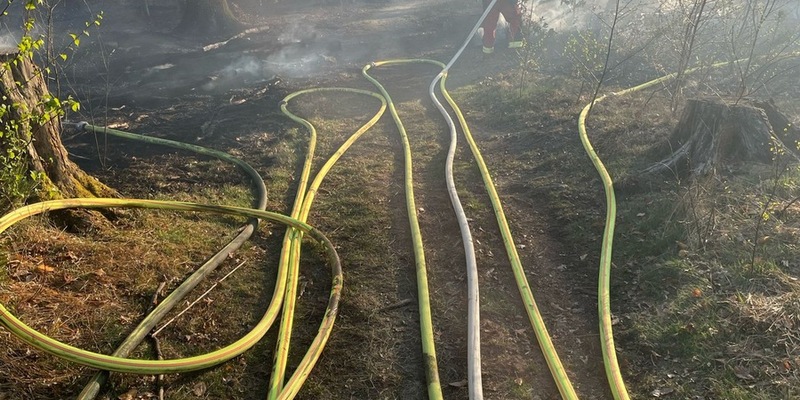 FW Overath: Waldbrand Ortsteil Brombach im Stadtgebiet Overath - Foto: presseportal.de