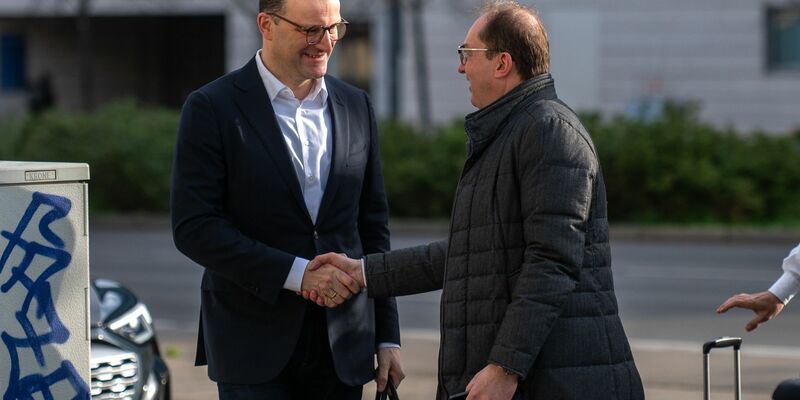 Die CSU-Politikerin Dorothee Bär nahm ebenfalls an dem Verhandlungsmarathon teil. - Foto: Christophe Gateau/dpa