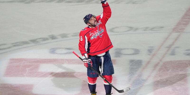 Alexander Owetschkin feiert seinen ersten Treffer zur Führung für die Capitals. - Foto: Mark Schiefelbein/AP/dpa