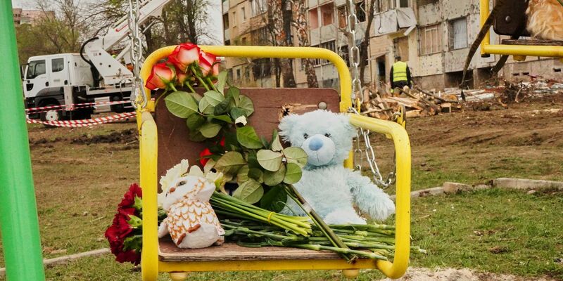 Bei einem russischen Luftangriff in der Ukraine sind mehrere Kinder und Jugendliche getötet worden. - Foto: Uncredited/AP/dpa