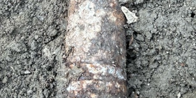 LPI-EF: Schrecksekunde bei Grabungsarbeiten - Panzergranate im Garten entdeckt - Foto: presseportal.de