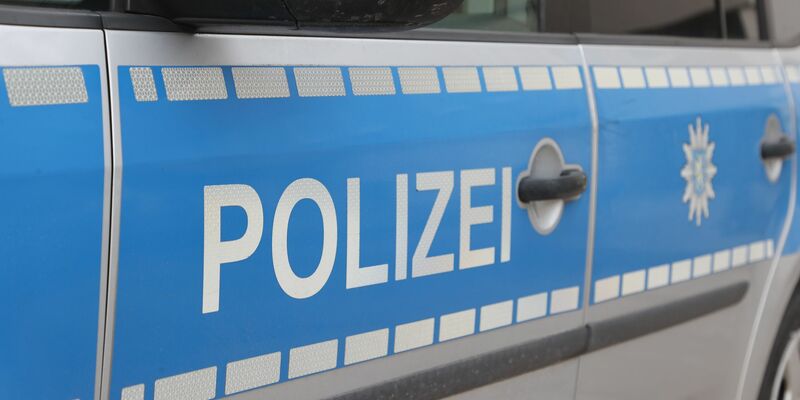 Der oder die Täter sind auf der Flucht. (Symbolbild) - Foto: Bodo Schackow/dpa