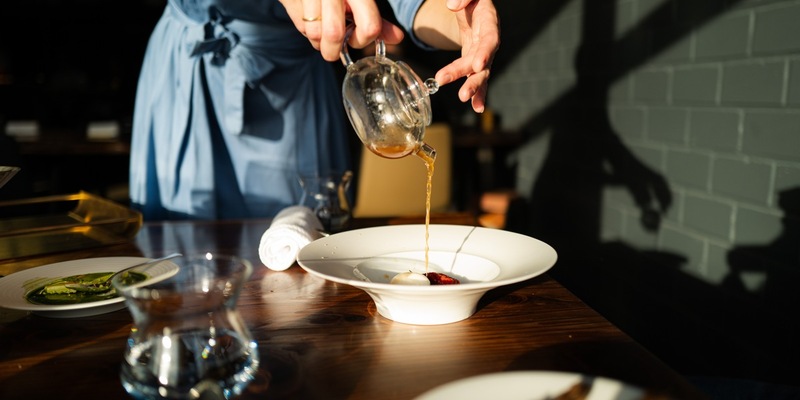 Nennt es nicht Business Lunch / Neues Lunch-Angebot im Zwei-Sterne-Restaurant 100/200 kitchen - Foto: presseportal.de