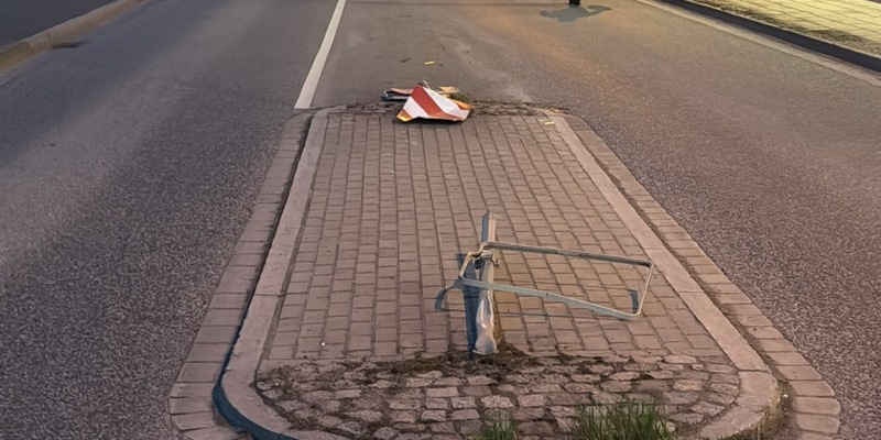LPI-NDH: Verkehrsinsel überfahren und geflüchtet - Foto: presseportal.de