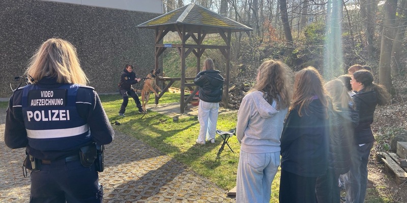POL-PDTR: Girls Day bei der Polizeiinspektion Morbach - Foto: presseportal.de