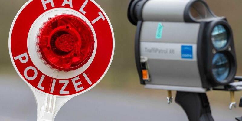 Allein in Bayern soll es zum Blitzermarathon an rund 1.500 Orten Geschwindigkeitskontrollen geben. (Archivbild) - Foto: Stefan Sauer/dpa