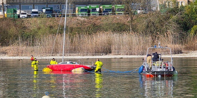 FW Konstanz: Gestrandetes Segelboot - Foto: presseportal.de