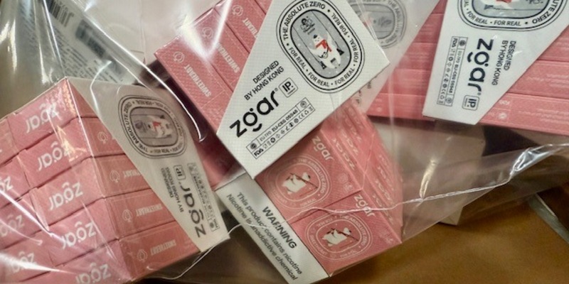 ZOLL-E: Zollfahndung Essen - Schlag gegen Handel mit illegalen E-Zigaretten - fast 160.000 Stück E-Zigaretten sichergestellt - Steuerschaden ca. ½ Million Euro - Foto: presseportal.de