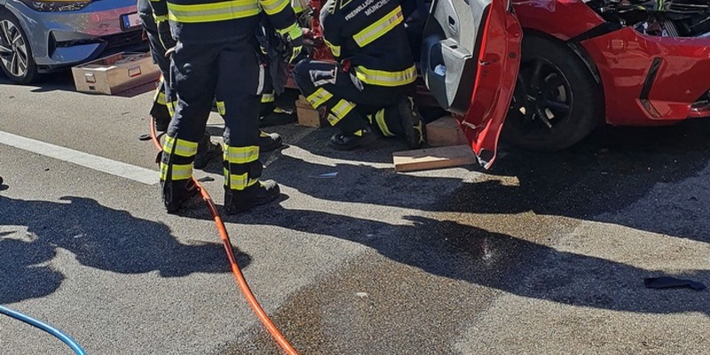 FW-M: Vollsperrung nach Verkehrsunfall (BAB 95 Fürstenried) - Foto: presseportal.de