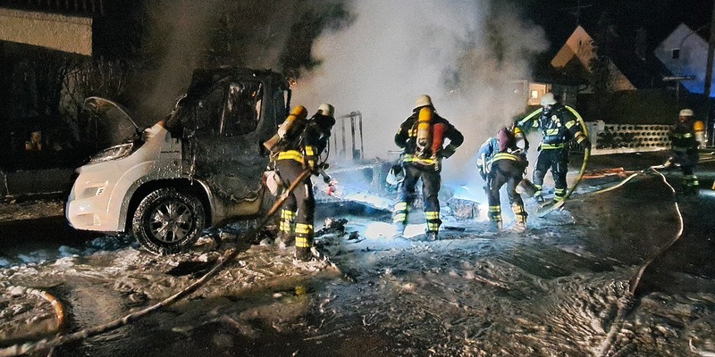 FW-M: Camper brennt aus (Aubing) - Foto: presseportal.de