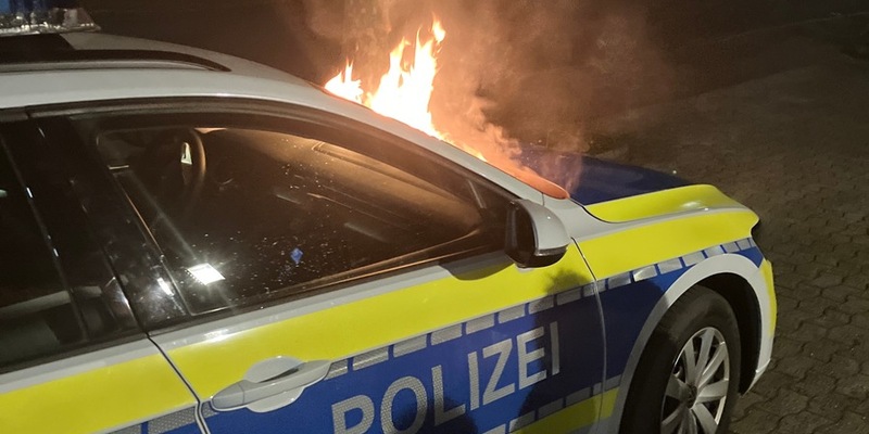 POL-ROW: Brandstiftung an Streifenwagen - Foto: presseportal.de